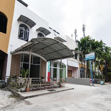 Oyo 90897 Hotel Sepupu Satria Pekanbaru Ngoại thất bức ảnh