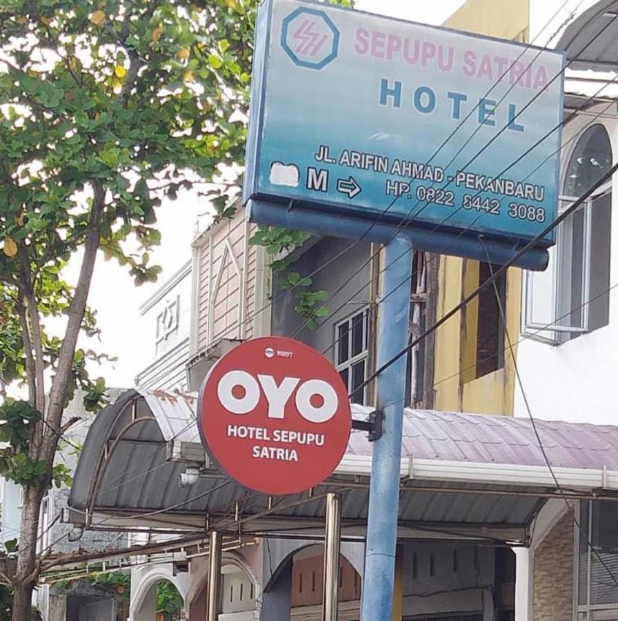 Oyo 90897 Hotel Sepupu Satria Pekanbaru Ngoại thất bức ảnh